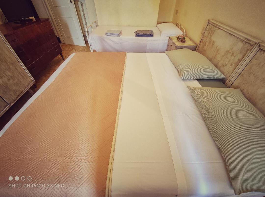 Hotel Delhy ヴィアレッジョ エクステリア 写真