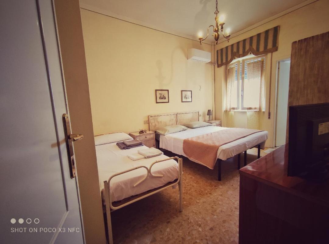 Hotel Delhy ヴィアレッジョ エクステリア 写真