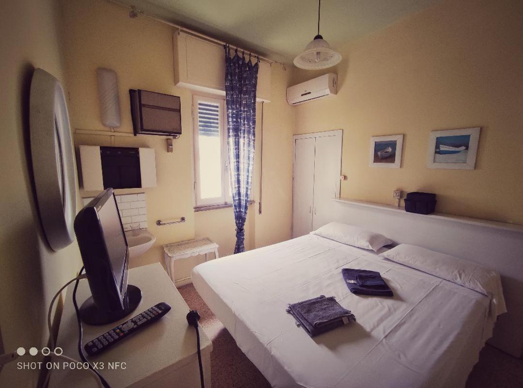 Hotel Delhy ヴィアレッジョ エクステリア 写真